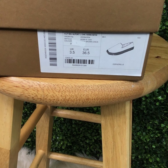 Burberry espadrilles new with box - Picture 3 of 8